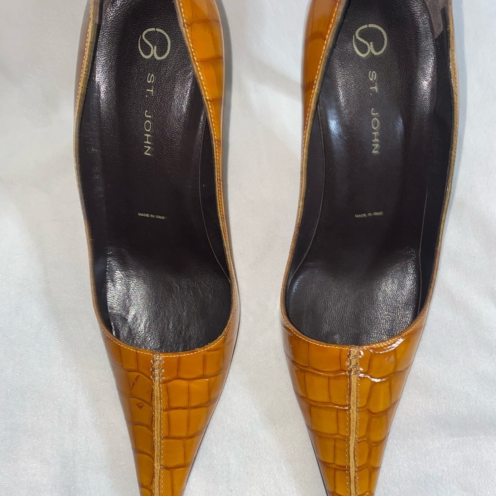 St. John Embossed Croc Pumps - Picture 5 of 7